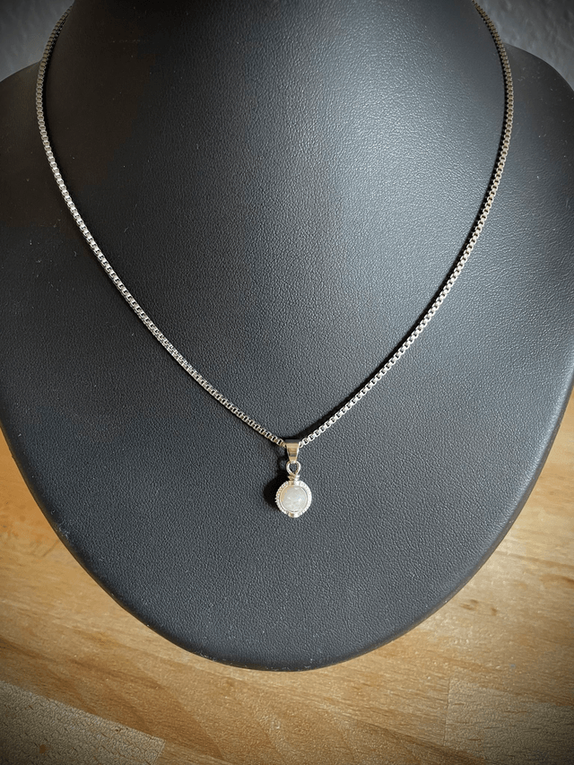 Collier « Lune Solitaire »